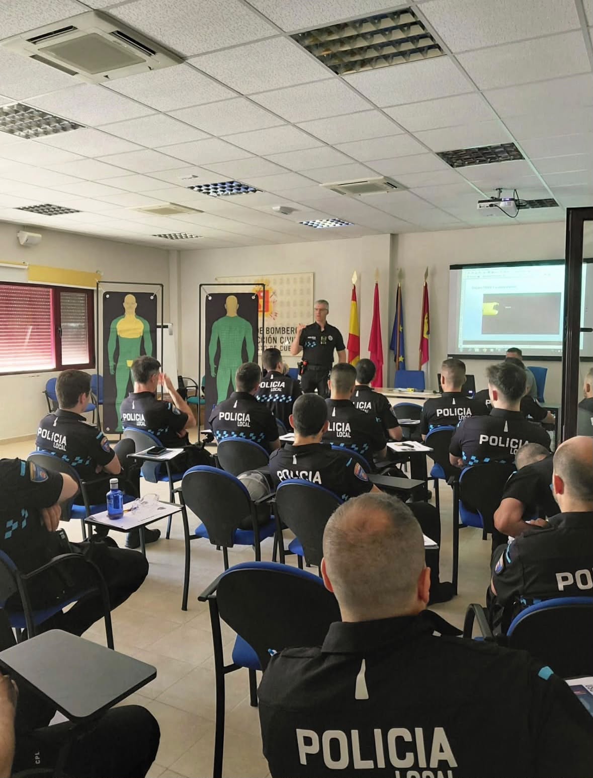 La Policía Local de Cuenca recibe formación sobre dispositivos electrónicos de control taser