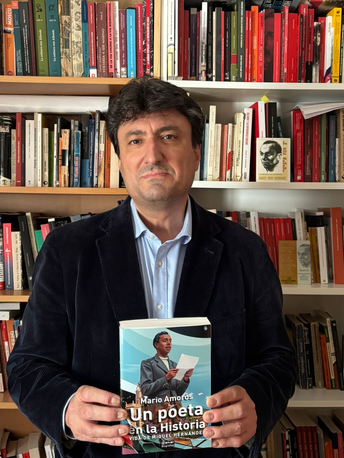 Mario Amorós presenta en Cuenca la primera biografía de Miguel Hernández escrita por un historiador