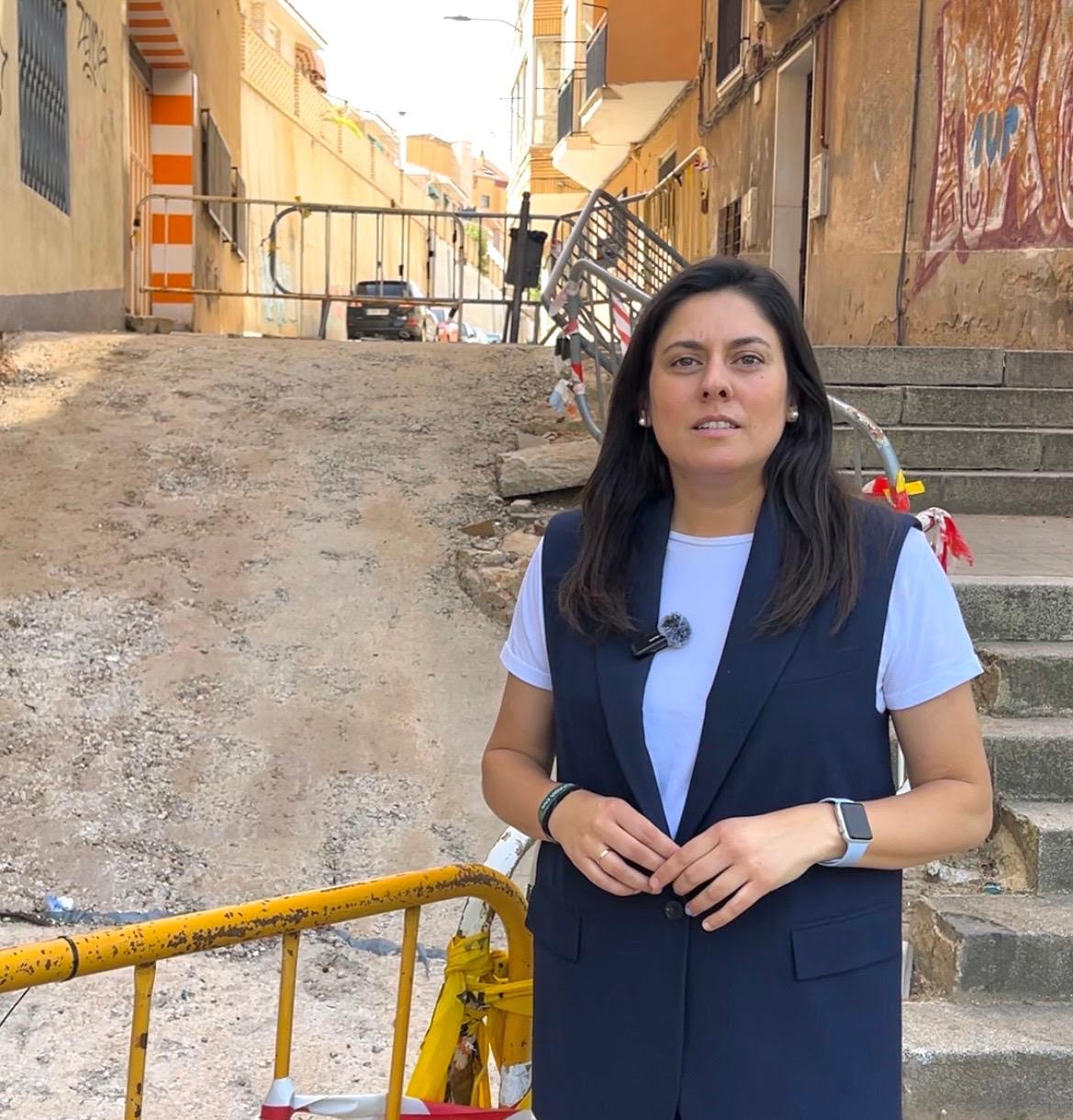 Jiménez denuncia siete meses «de parálisis» para acabar con las mismas escaleras en María Luisa Vallejo