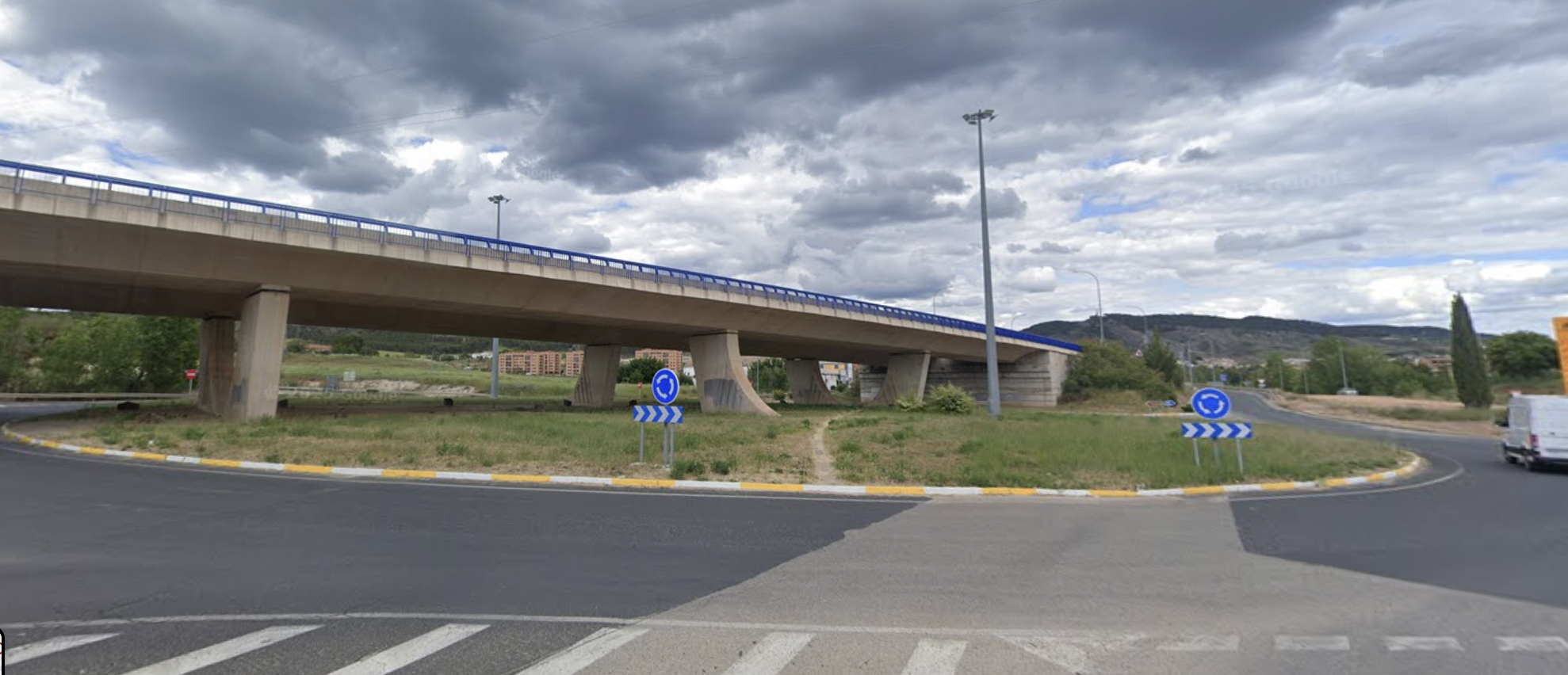 Un accidente de tráfico en la Avenida de los Alfares deja un hombre herido en un brazo