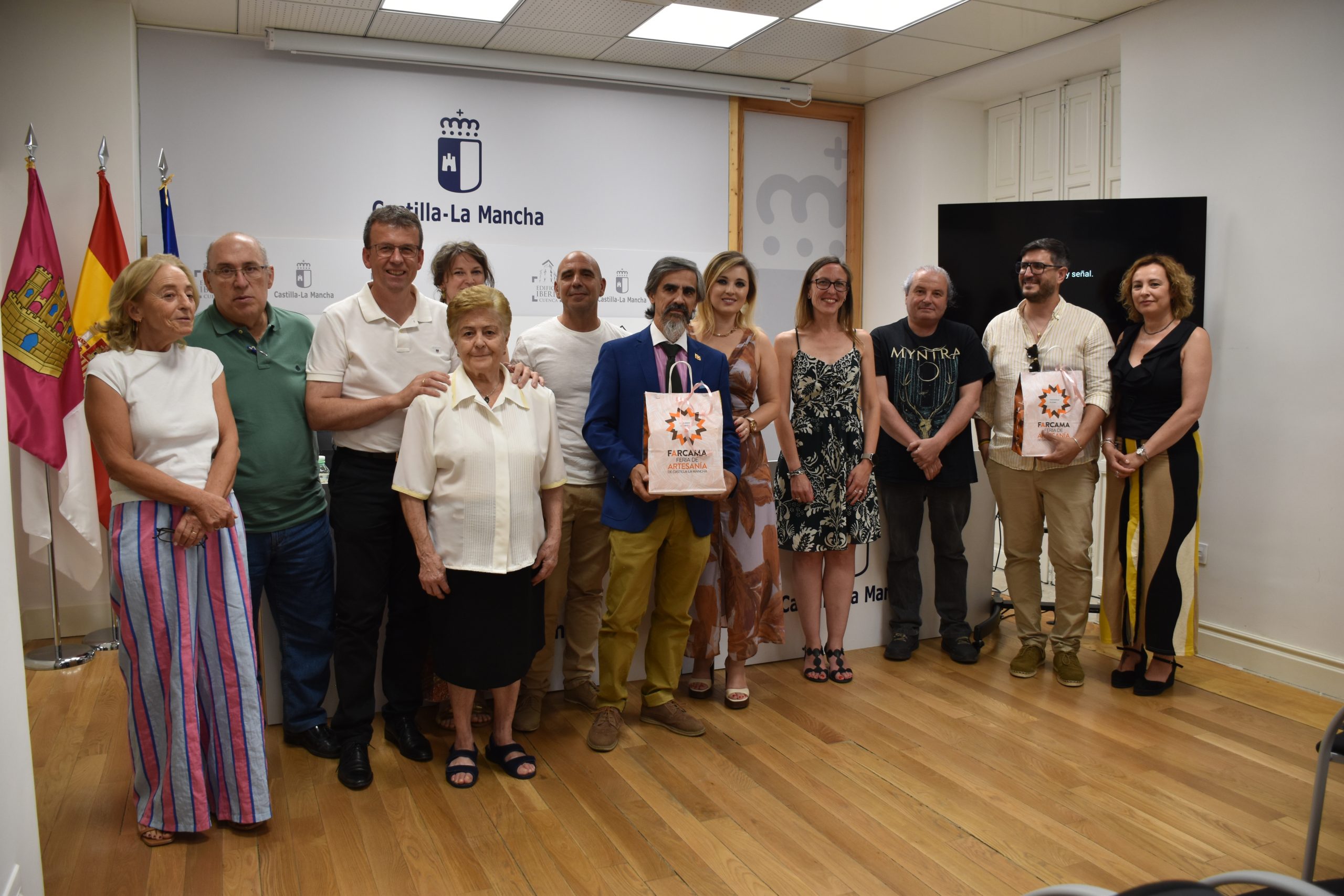 30 artesanos conquenses exponen sus trabajos en la Sala Iberia hasta el 26 de julio