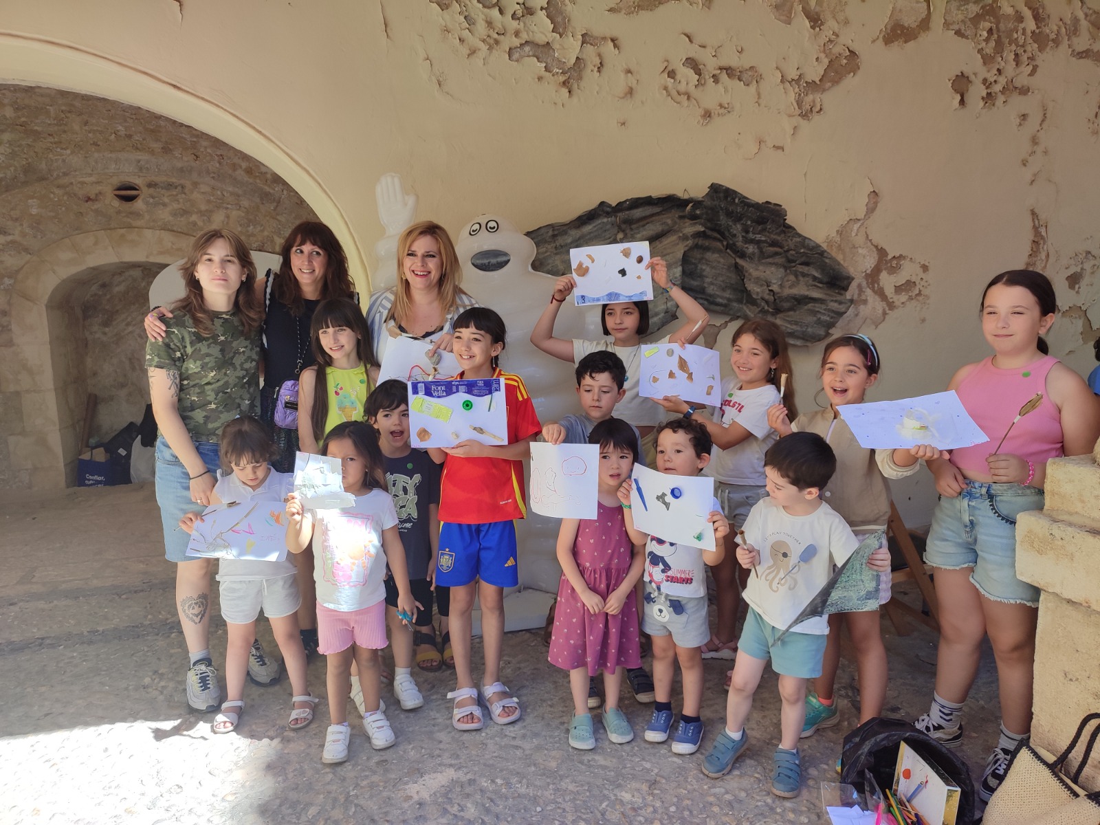Los más pequeños disfrutan a través del arte en el campamento de verano de la Fundación Antonio Pérez