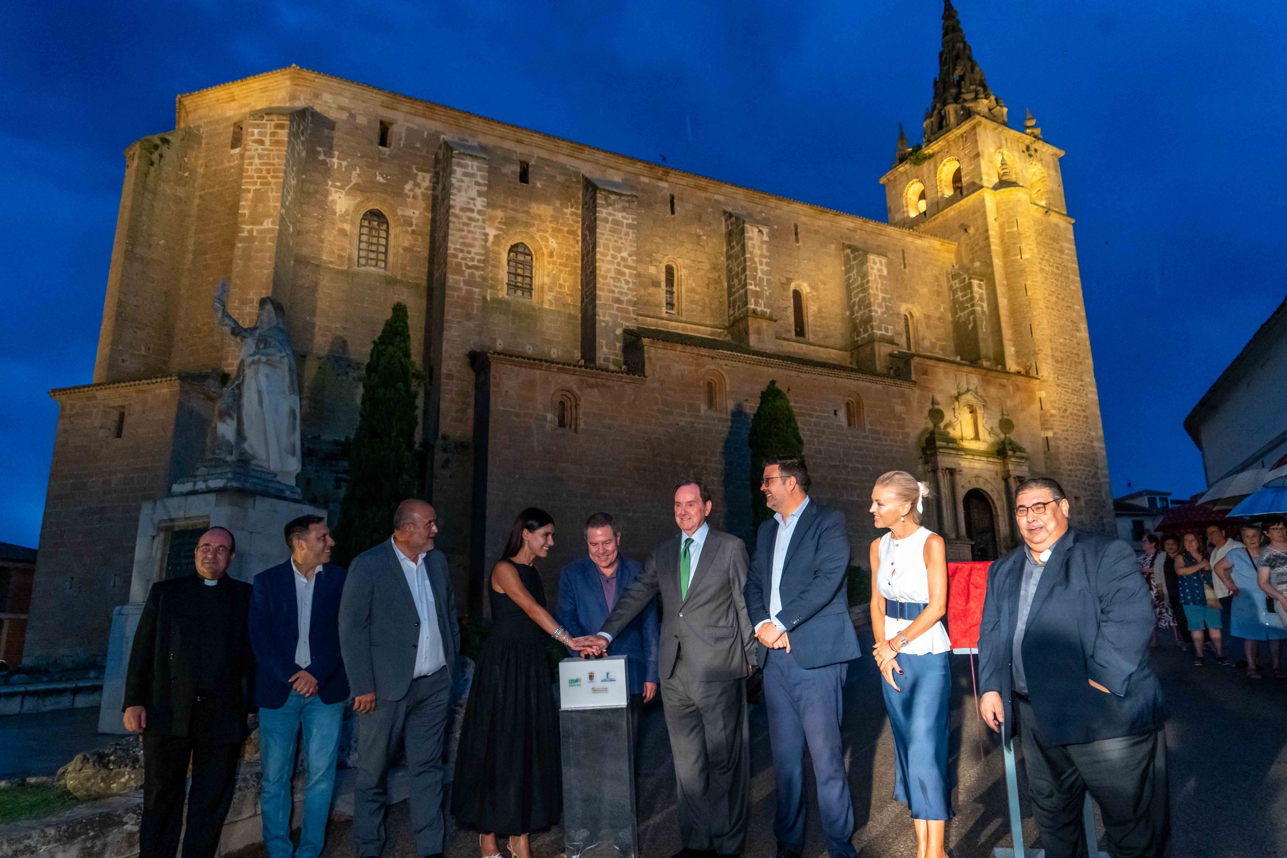 La Basílica de Villanueva de la Jara estrena iluminación ornamental exterior