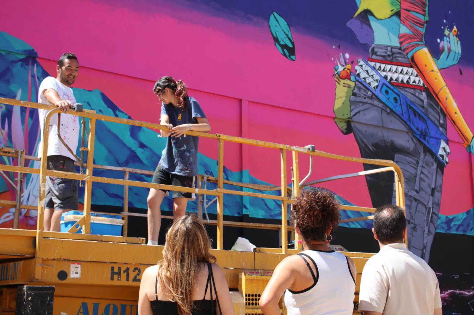 El papel de las mujeres en el arte urbano rural del Festival Astarté de Iniesta, elogiado por la Junta