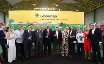 Globalcaja destaca en la Feria Internacional del Ajo de Las Pedroñeras el impacto económico y social de este cultivo