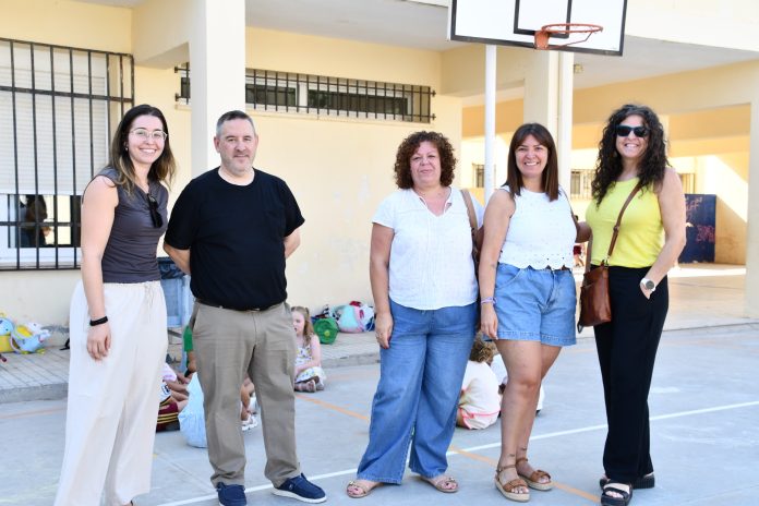 Visita concejala Servicios Sociales a la Escuela de Verano 2026